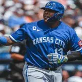 Salvador Pérez rompe récord de jonrones con Kansas City