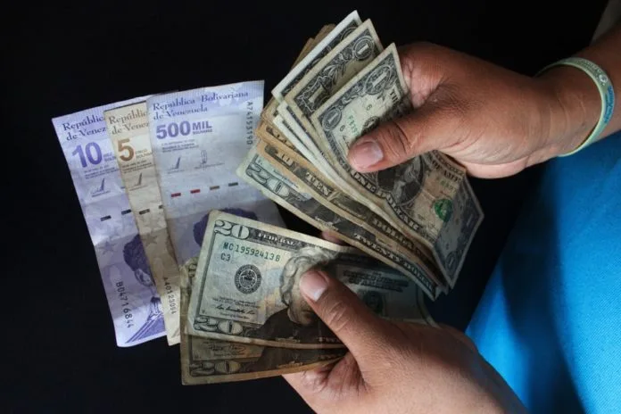 Dólar oficial sube a Bs. 612,43 y amplía la presión sobre los precios