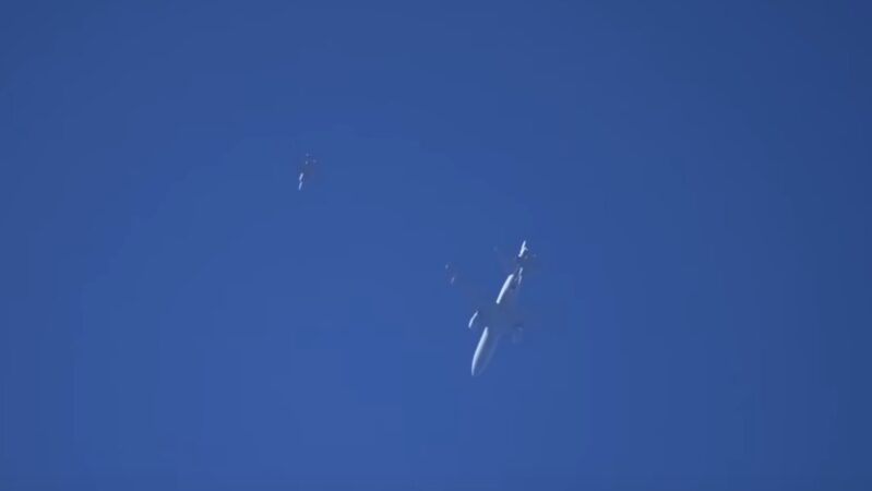 
			¿Ovni o globo?: captan objeto no identificado volando cerca del avión presidencial de Biden (VIDEO)		