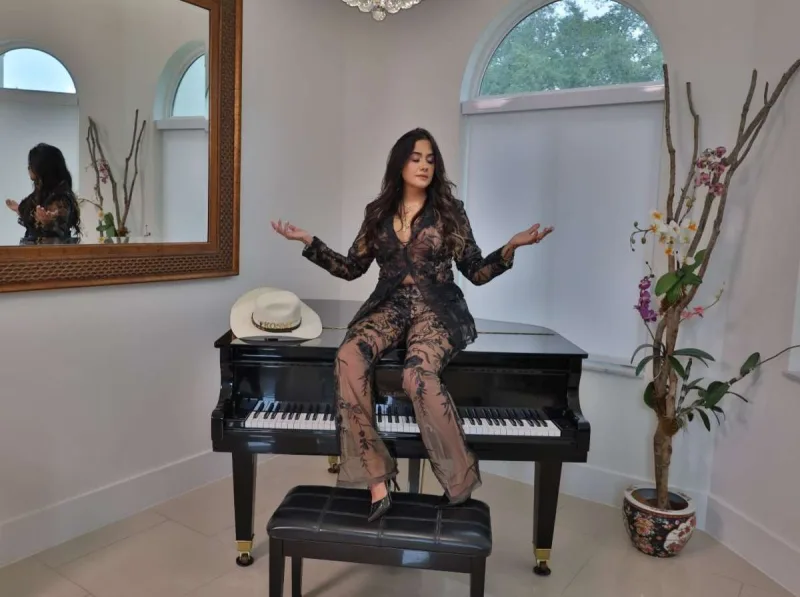 Annakarina lanza su primer álbum ‘Katarsis’ y se postula a los Latin Grammy