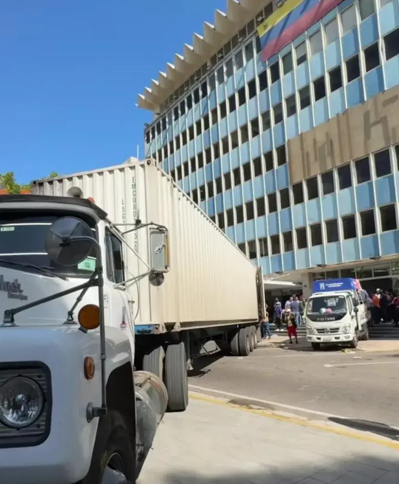 Camioneros se suman al traslado de ayudas tras los sismos del 24 de junio