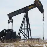 Brent y WTI saltan tras el fin de la tregua con Irán