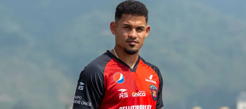 Caracas confirmó al delantero Edwuin Pernía