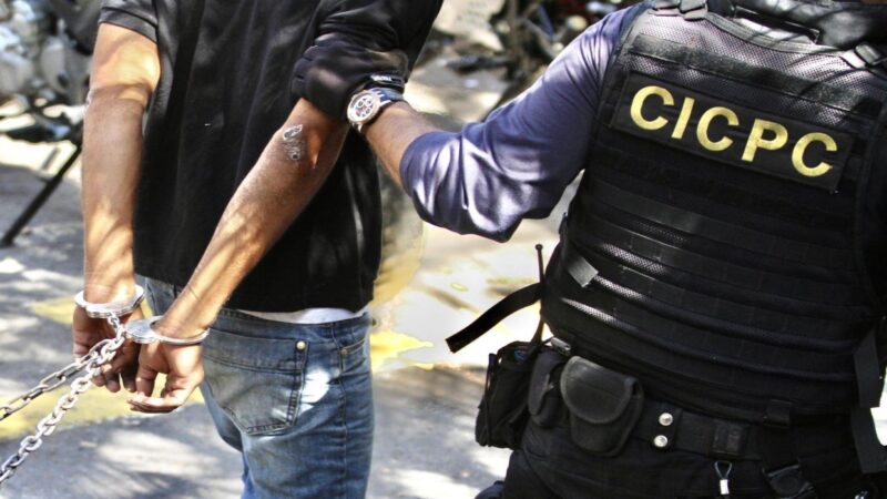 
				Detienen a un CICPC y un PNB por extorsionar a personas investigadas			