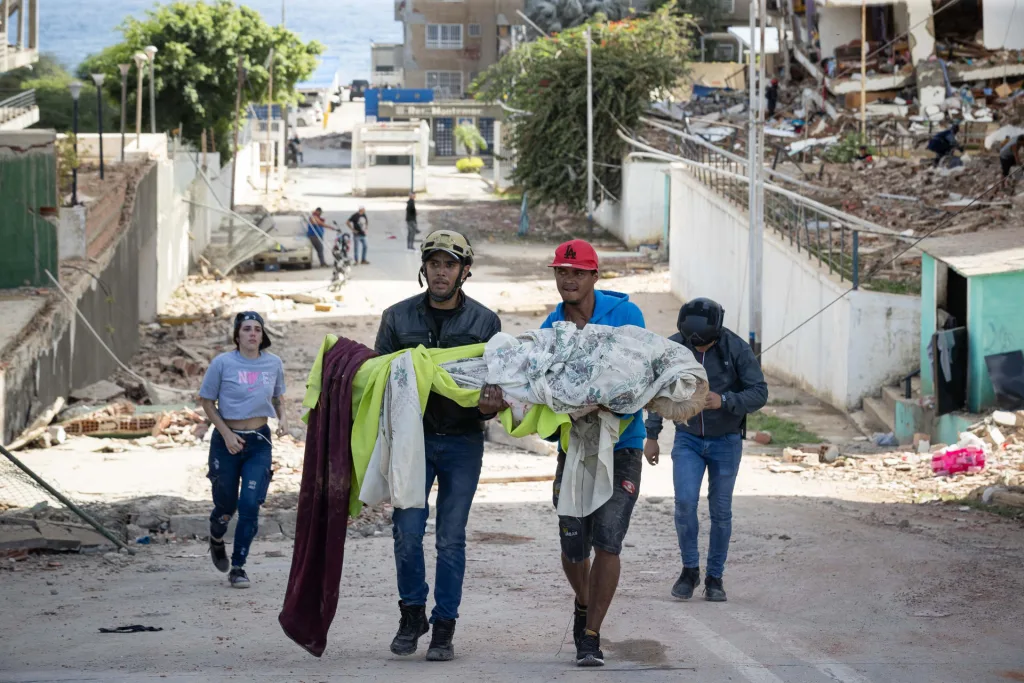 Militarizan los accesos a La Guaira tras el doble terremoto en Venezuela