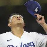 Arrestan al lanzador mexicano Julio Urías por violencia doméstica
