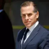 Acusan a Hunter Biden de cargos relacionados con armas