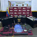 Incautan arsenal tras allanamiento en galpón