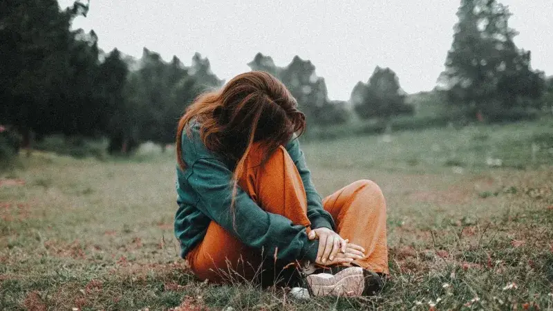 Por qué algunas personas piden perdón todo el tiempo, según la psicología