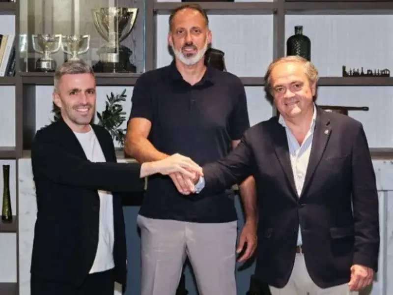 Matarazzo extiende su contrato con la Real hasta 2028