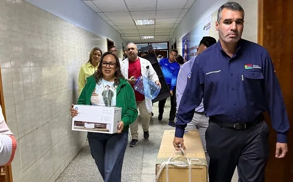 Entregan insumos y tecnología para reforzar la red hospitalaria