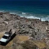 Avanza plan ambiental para sanear la costa de La Guaira