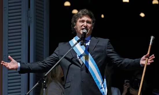 Milei va "por el buen camino" si Maduro le considera "error histórico"