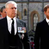 Harry y Andrés no podrán sustituir a Carlos III en caso de incapacidad