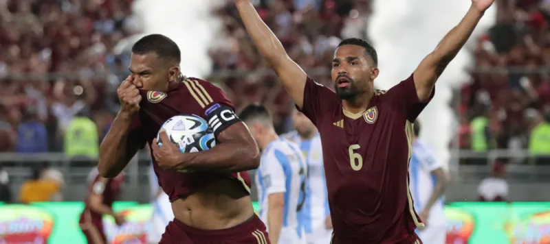 La Vinotinto rescató un empate bajo el agua ante Argentina
