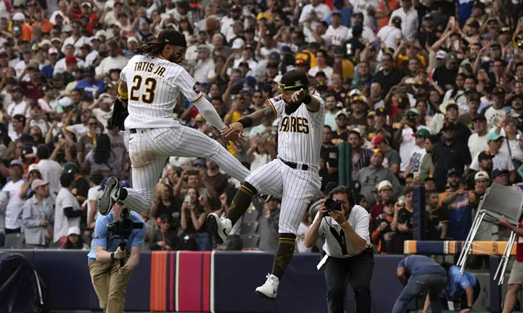 Padres ganan a Gigantes en México