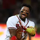 Acuña Jr. impacta con sus batazos kilométricos