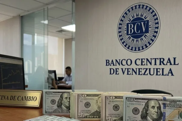 Dólar oficial cerró julio en Bs. 746,63 y sumó 19,84%