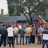 Trabajadores de Guayana exigen abrir centros de salud y acusan negligencia del Gobierno