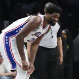 Embiid en duda para el comienzo de las semifinales