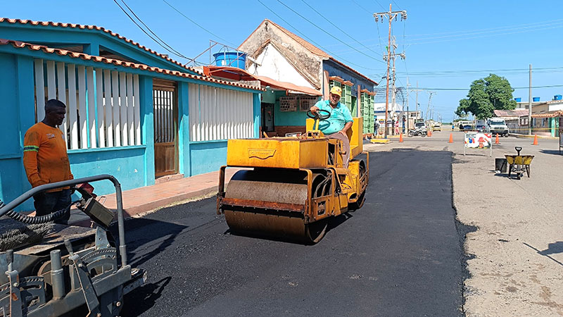
			Restauran vía alterna del casco histórico de Sinamaica con 100 toneladas de asfalto		