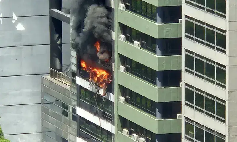 Incendio en edificio cobra una vida en Argentina
