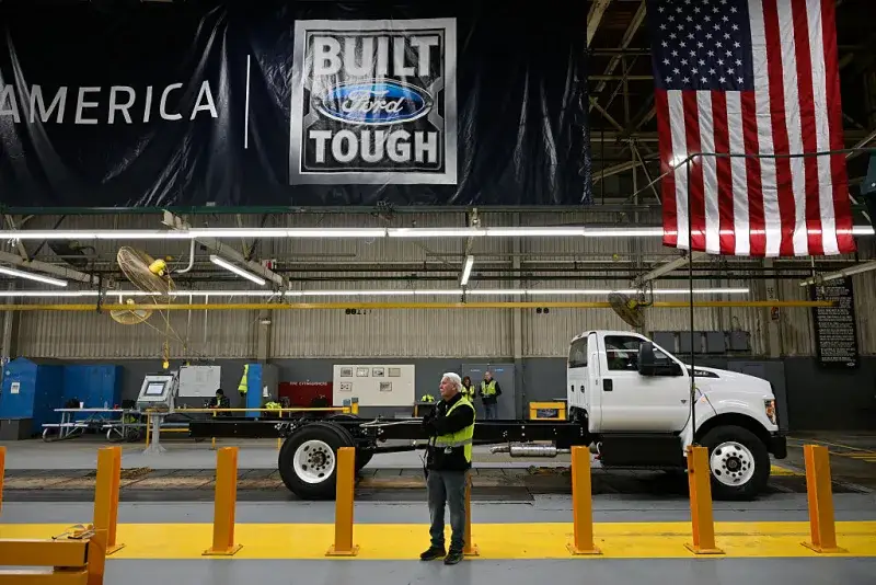 Ford vuelve a contratar ingenieros veteranos tras el tropiezo de la IA