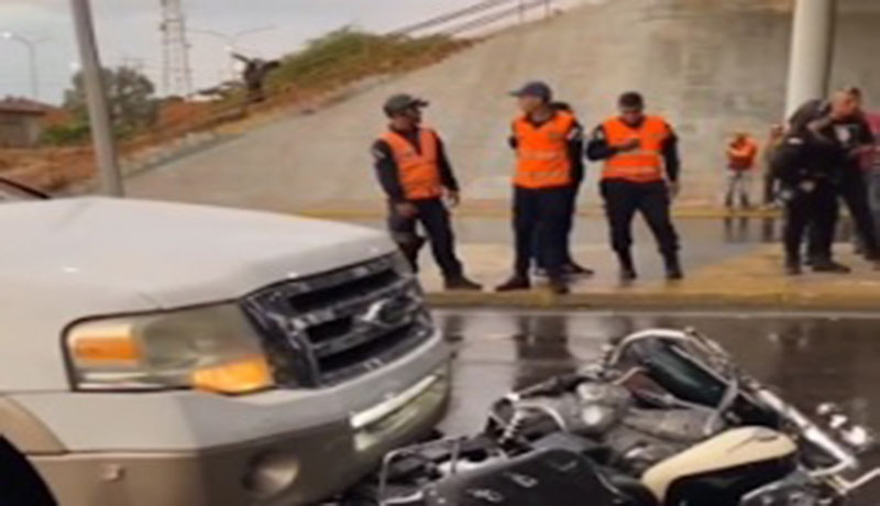 Herido luego que una camioneta impactará la parte trasera de su moto