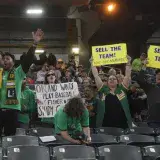 Fanáticos protestaron en el Oakland Coliseum