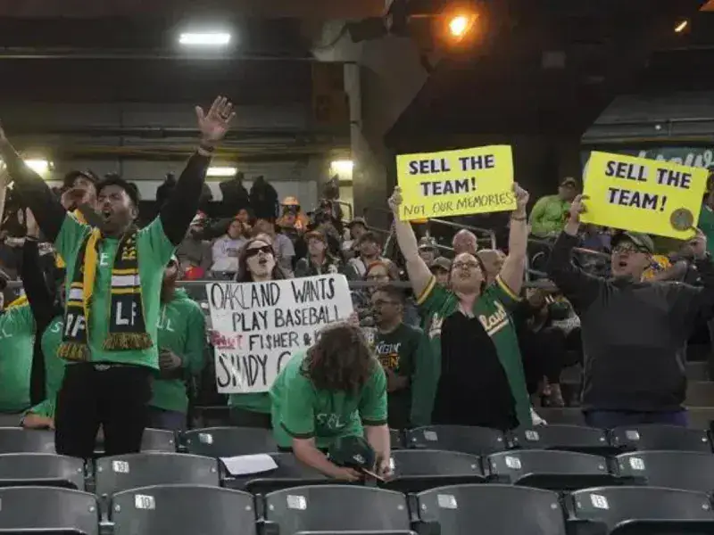 Fanáticos protestaron en el Oakland Coliseum