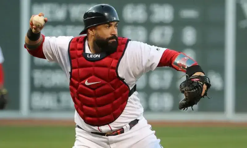 Los Rangers de Texas suben a Sandy León
