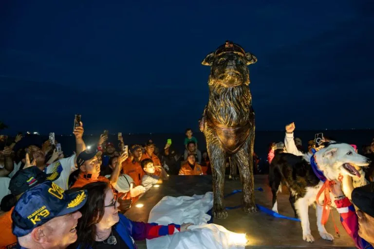 Inmortalizan a Tsunami, el perro rescatista, con estatua en Maracaibo