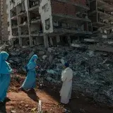 La Guaira: familias buscan cuerpos tras terremotos