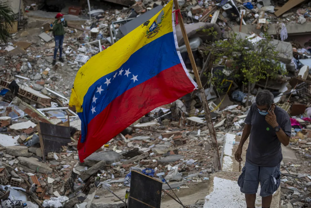 Los damnificados de La Guaira reviven la tragedia entre los escombros del sismo