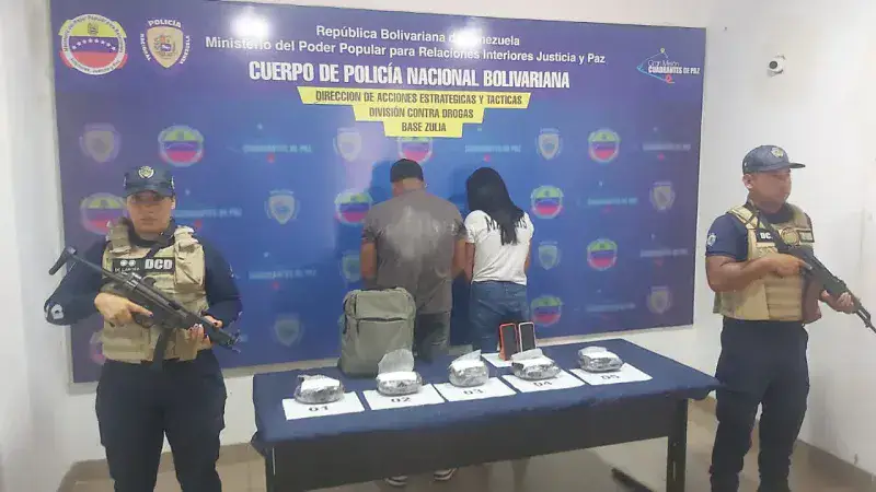 Capturan a tres delincuentes con cinco kilos de cocaína en Gran Bazar