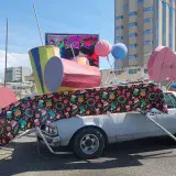 Carrito por puesto choca contra adornos de Bella Vista con 5 de Julio