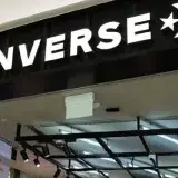 Converse retira campaña publicitaria tras duras críticas