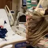 La emotiva recuperación del niño mariposa que conmovió al mundo