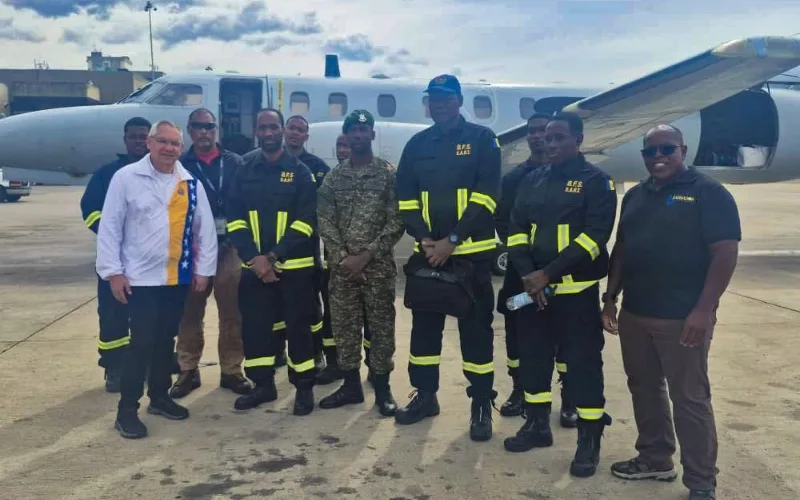 Equipo de Barbados instala hospital de campaña en Guarenas