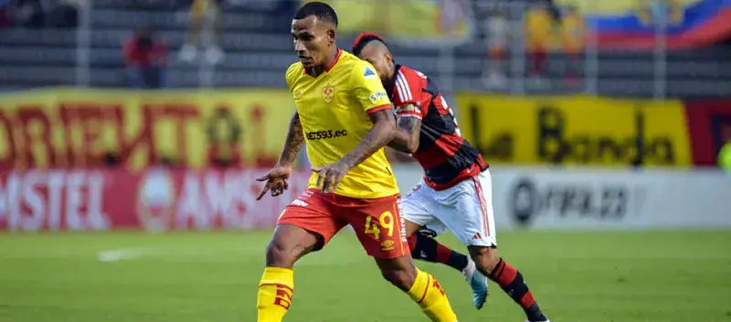 Otero dio asistencia en el triunfo de Aucas ante Flamengo