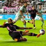 Josef revienta la red del Atlanta con doblete