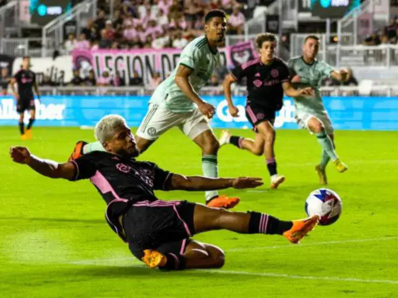 Josef revienta la red del Atlanta con doblete