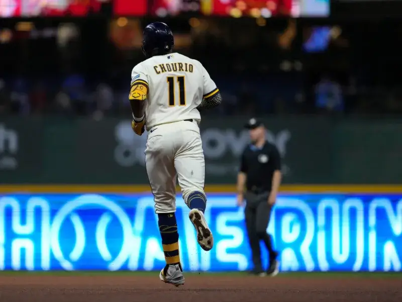 Chourio sacó su 12º jonrón y Milwaukee superó 7-2 a Cincinnati