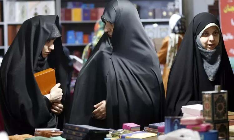 Policía iraní instala cámaras para identificar a mujeres sin velo
