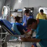 Hospitales de campaña internacionales cambian a atención