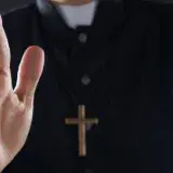 
				Dictan orden de captura a exsacerdote mexicano por abuso sexual en Venezuela			