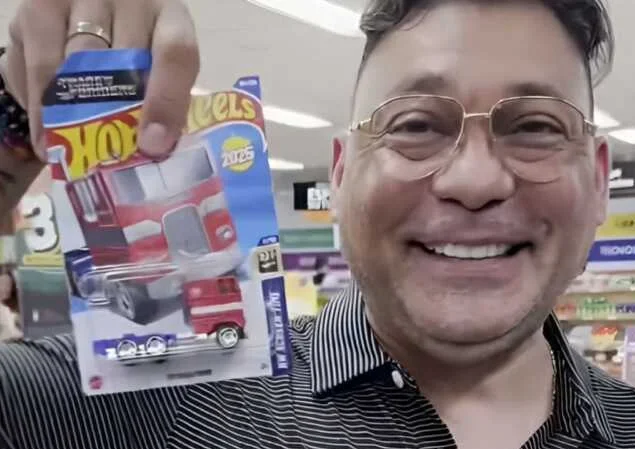 Jean Carlos Centeno busca récord Guinness con colección de Hot Wheels
