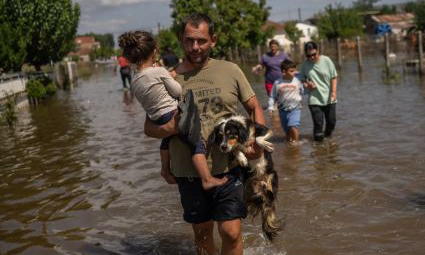 Al menos 10 muertos por inundaciones en Grecia