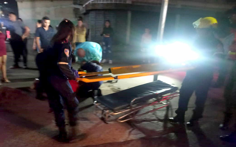 Tres heridos fue el saldo de accidente entre auto y moto en Ciudad Ojeda