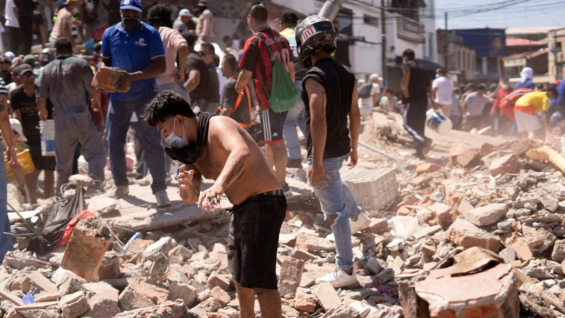Fuerte terremoto de magnitud 7,4 causa graves daños en Colombia